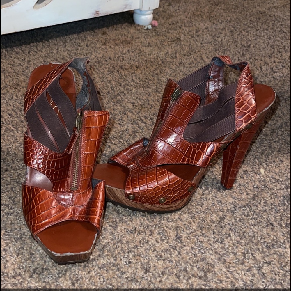 Jessica Simpson alligator like heels with front zipper